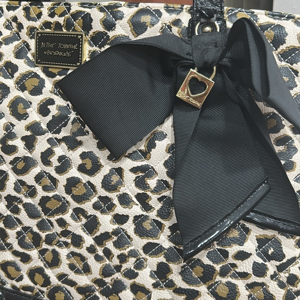 Betsy Johnson Rare Large Leopard Print Tote Bag w/ Black Accents and Bow Tie NEW - Picture 4 of 14